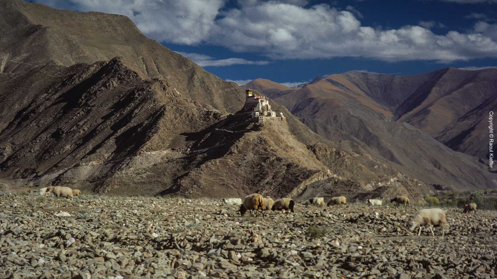 Outros mosteiros no Tibete
